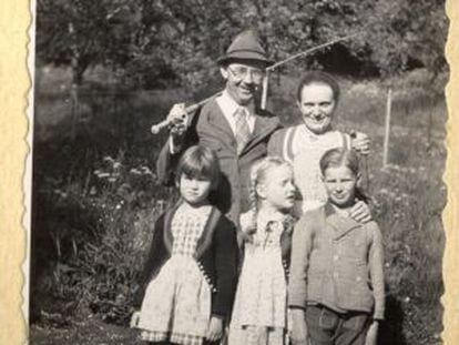 Himmler e sua esposa Margarete com seus dois filhos e uma amiga em 1935.
