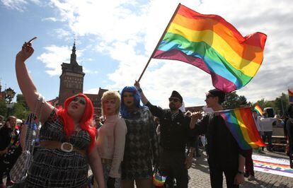 Participantes da marcha LGTB polonesa em maio de 2015 em Gdansk.