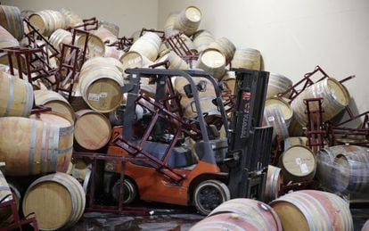 Centenas de barris de vinho foram danificados depois do terremoto.