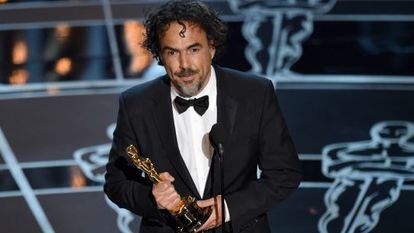 Alejandro G. Inarritu recebe o Oscar de Melhor Diretor por 'Birdman' em 2015.