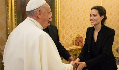 O Papa ao receber Angelina Jolie.