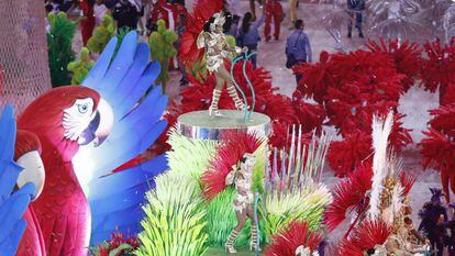 Carro alegórico no encerramento da Rio 2016.
