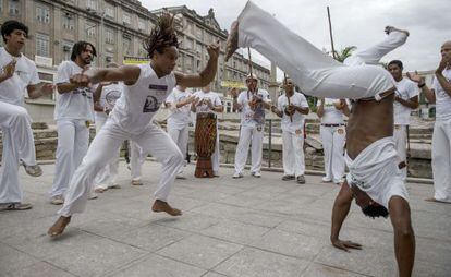 Uma roda de capoeira no Rio de Janeiro.