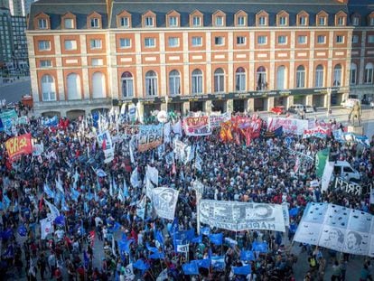 Protesto em janeiro em Mar del Plata contra a concessão de prisão domiciliar a Etchecolatz.