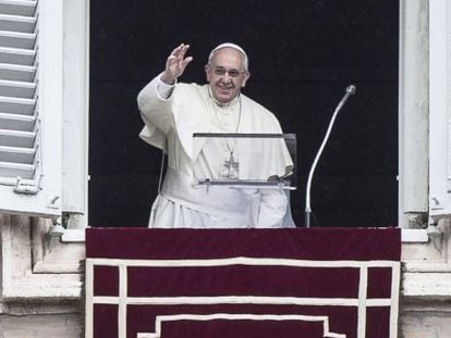 Papa Francisco no Vaticano no domingo.