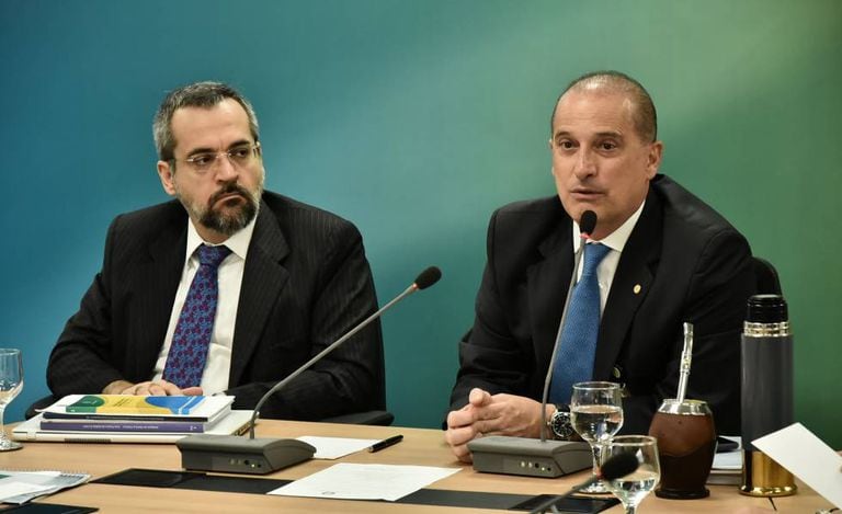 Abraham Weintraub e Onyx Lorenzoni, durante o governo de transição.