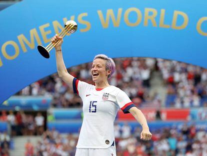 Megan Rapinoe celebra tetracampeonato dos EUA na Copa do Mundo de futebol feminino, neste domingo, em Lyon. 