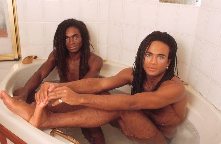 Fab Morvan e Rob Pilatus, do Milli Vanilli, fotografados em Londres em 1988.