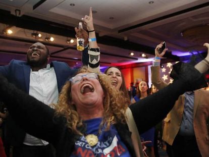Democratas celebram a vitória de Maria Cantwell em Washington