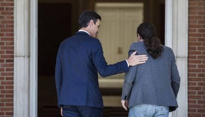 Pedro Sánchez recebe no Palácio da Moncloa o líder da aliança Unidas Podemos, Pablo Iglesias.