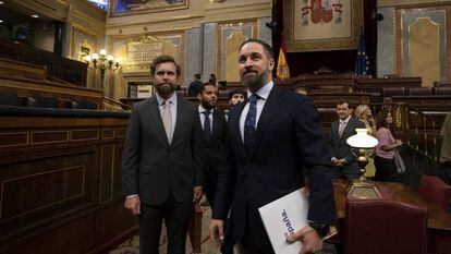 Iván Espinosa de los Monteros e Santiago Abascal, líderes do Vox, no Congresso espanhol.