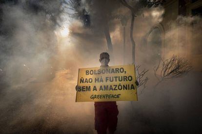 ONG Greenpeace Brasil faz protesto contra incêndios na Amazônia.