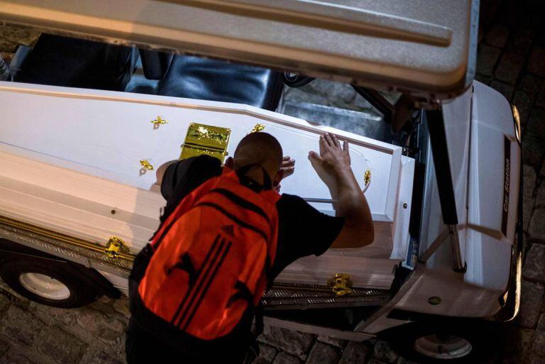 Velório de Marcus Vinicius, de 14 anos, morto na Maré