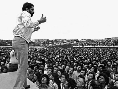 Lula fala em uma assembleia dos metalúrgicos em São Bernardo do Campo (SP), em 1979.