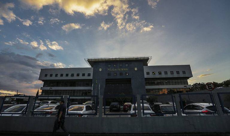 Sede da superintendência da PF em Curitiba, onde Lula está preso.