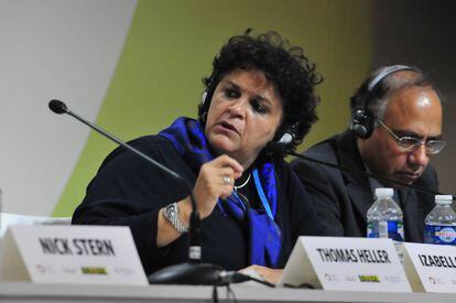 A ministra Izabella Teixeira, na COP21.