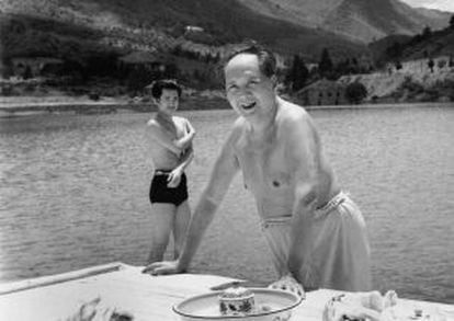 Mao Tsé-Tung, em 1961, após nadar em um lago de Lushan.