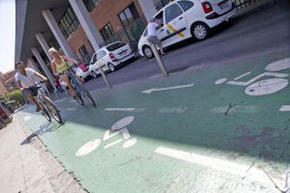 Dois ciclistas em Sevilha.