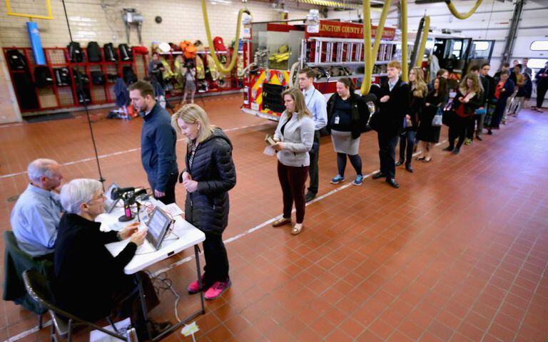 Sede eleitoral em um posto de bombeiros da Virgínia.