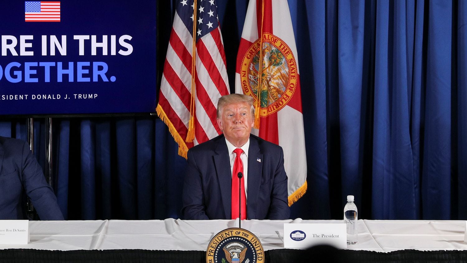 O presidente dos EUA, Donald Trump, nesta sexta-feira em um evento sobre a covid-19 em Belleair, Flórida.