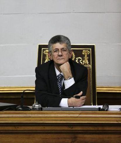Henry Ramos Allup na Assembleia venezuelana, em 6 de janeiro.