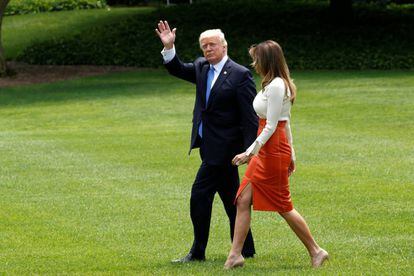 O presidente Donald Trump e sua esposa, Melania Trump, deixam a Casa Branca para começar uma viagem internacional.