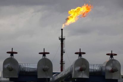 Plataforma de petróleo e gás na Sibéria (Rússia).