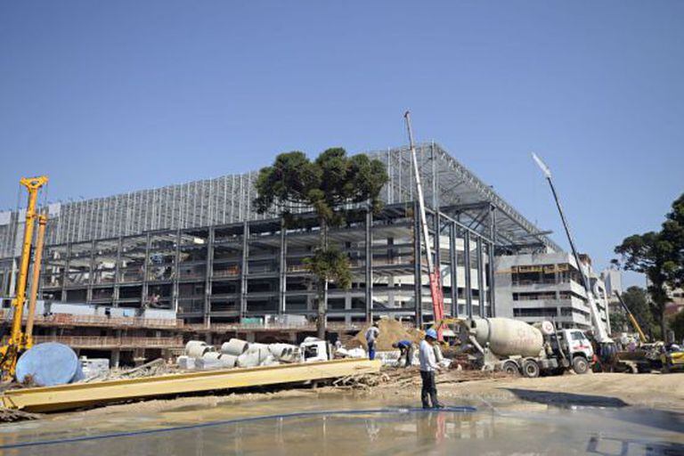 Obras na Arena da Baixada, em Curitiba, em 21 de janeiro.