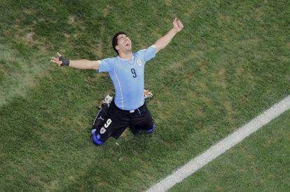 Luis Suárez comemora o gol da vitória.