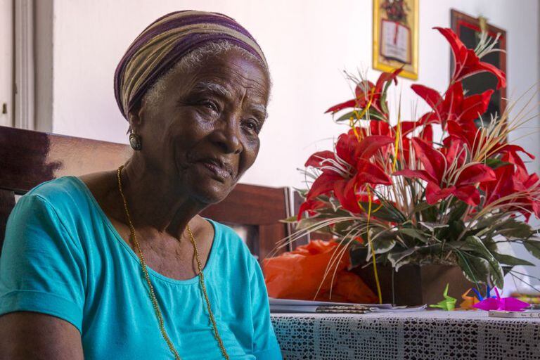 Dona Dalva, neta de escravos e guardiã do samba de roda na Bahia.