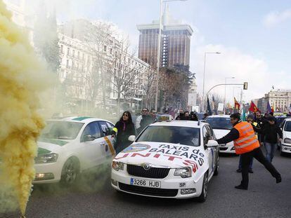 Manifestação de taxistas contra a desregulamentação do táxi na Espanha.