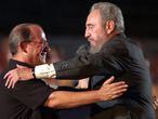 Fidel Castro y el cantautor Silvio Rodríguez, en una imagen de 2004.