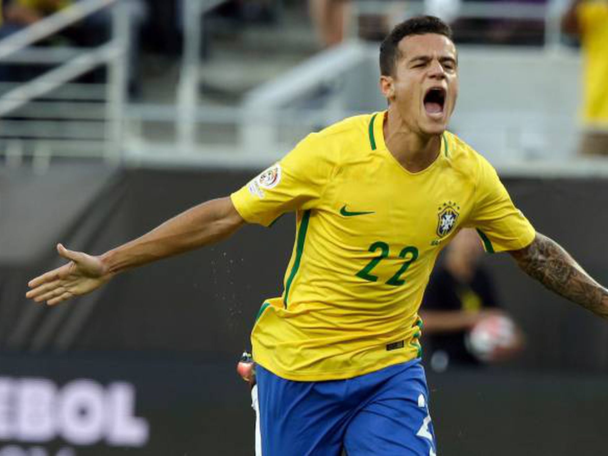 Ele foi criticado no Brasil e agora é estrela do futebol na