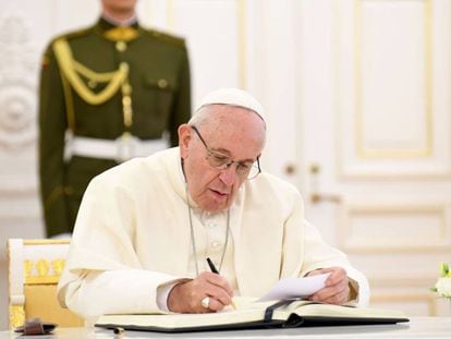O papa Francisco neste sábado, no palácio presidencial de Vilna.