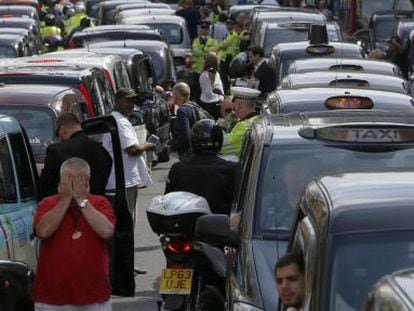 Protesto de taxistas contra o Uber no centro de Londres, ano passado.