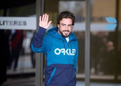 Fernando Alonso, ao deixar o hospital.