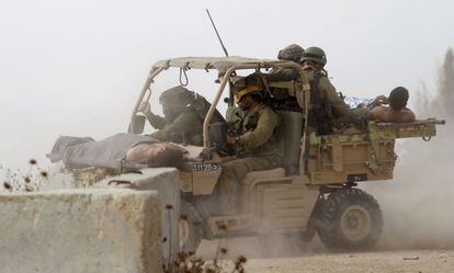 Soldados israelenses perto da fronteira de Gaza com Israel.
