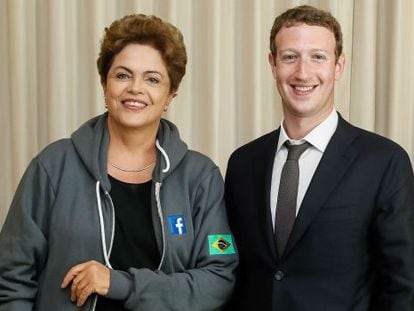Dilma posa ao lado de Mark Zuckerberg na Cúpula das Américas, em abril.