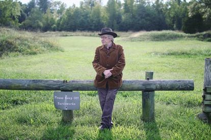 Olavo de Carvalho na Virgínia (EUA), em cena de 'O jardim das aflições'.