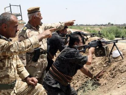 Soldados curdos, em um enfrentamento com os jihadistas.