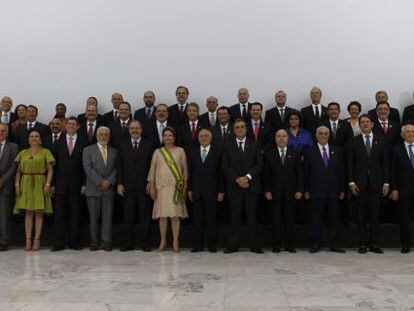 Dilma e seus 39 ministros ap&oacute;s a posse.