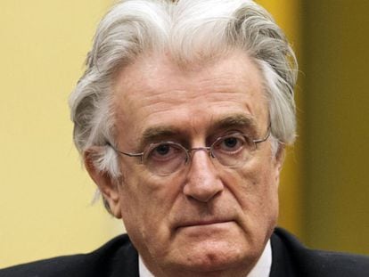 Radovan Karadzic durante seu julgamento no Tribunal Penal Internacional para a Antiga Iugoslávia, em Haia; ex-líder servo-bósnio foi condenado a 40 anos de prisão por crimes contra a humanidade. / MICHAEL KOOREN (REUTERS)