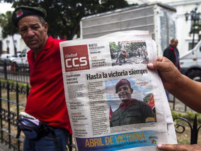 A capa de um jornal de hoje no quarteirão da Assembleia Nacional de Caracas.