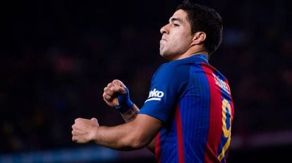 Luis Suárez comemora um gol.