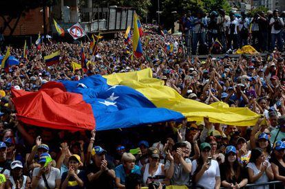 Manifestantes da oposição, nesta quarta-feira em Caracas.