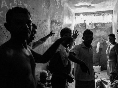 Em 2017 uma chacina deixou 33 mortos na Penitenciária Agrícola de Monte Cristo, em Roraima. Desde então a polícia não conseguiu retomar o controle da maior parte da prisão.