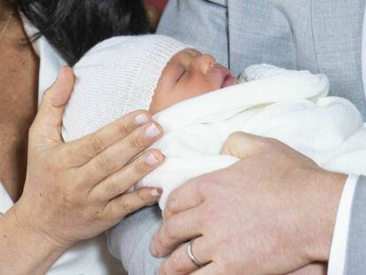 Apresentação do bebê foi feita no hall do Castelo de Windsor