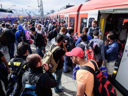 Refugiados chegam à estação ferroviária de Munique, na Alemanha, em 13 de setembro de 2015.