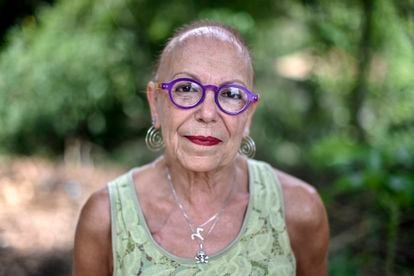 Sandra Pascoal, de 68 anos, vive a um ano em uma pousada. A casa em que morava em Macacos corre o risco de receber respingo da lama caso a barragem b3/b4 se rompa. 