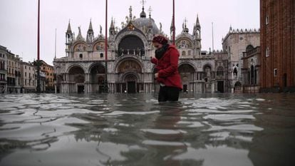 Veneza sofre sua pior inundação em 53 anos